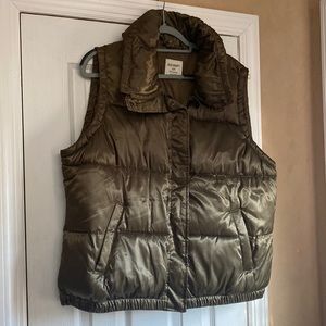 Old Navy khaki green vest XXL - no tags but never worn